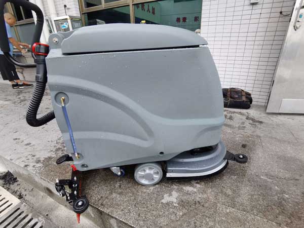 洗地機在工廠地面保潔中發(fā)揮了哪些重要作用 洗地機在工廠地面保潔中發(fā)揮了哪些重要作用