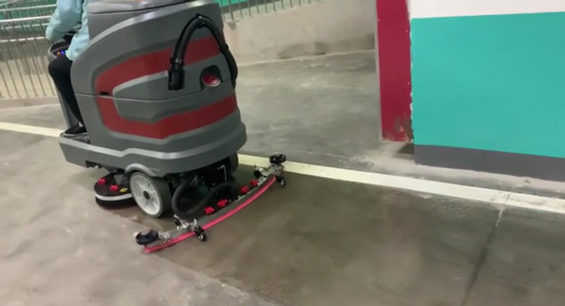 合肥華邦物業一次購買了三臺揚子洗地機 合肥華邦物業一次購買了三臺揚子洗地機