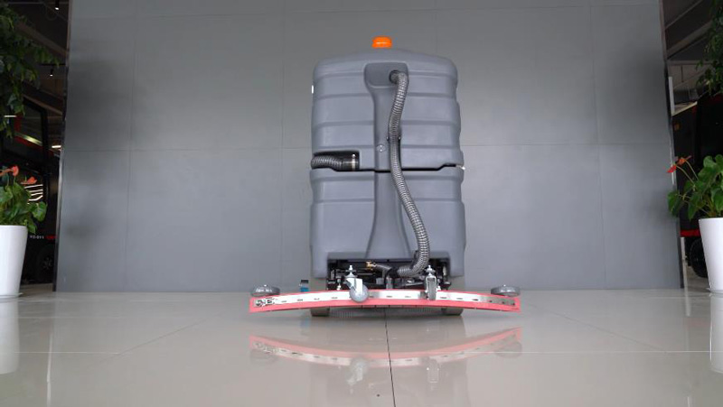 地庫難清潔?試試揚子X8駕駛式洗地機! 地庫難清潔?試試揚子X8駕駛式洗地機!